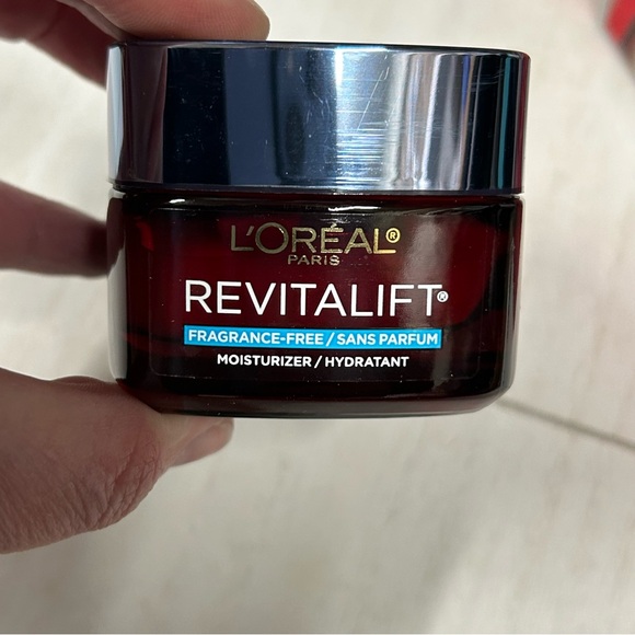 Loreal Paris Revitalift Triple Power Anti‎ Aging Moisturizer Hyaluronic Acid 1.7 - Picture 6 of 7